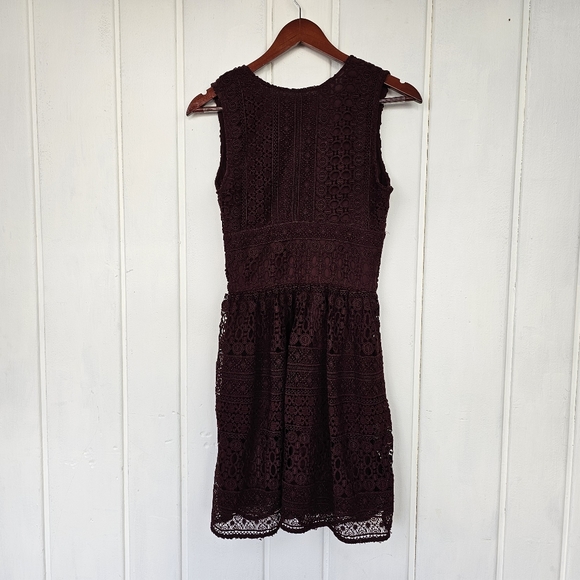 Abercrombie & Fitch Y2K Burgundy Lace Sleeveless Mini Dress sz 2 - Picture 2 of 7